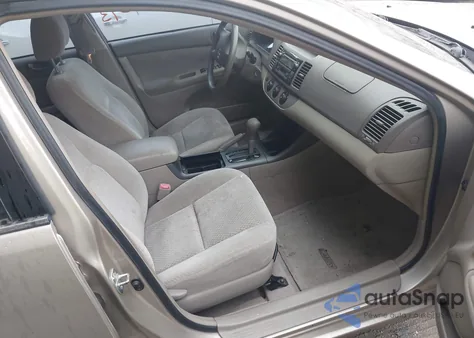 2004 Toyota Camry Le z USA, uszkodzony, nr VIN 4T1BE32K54U324257